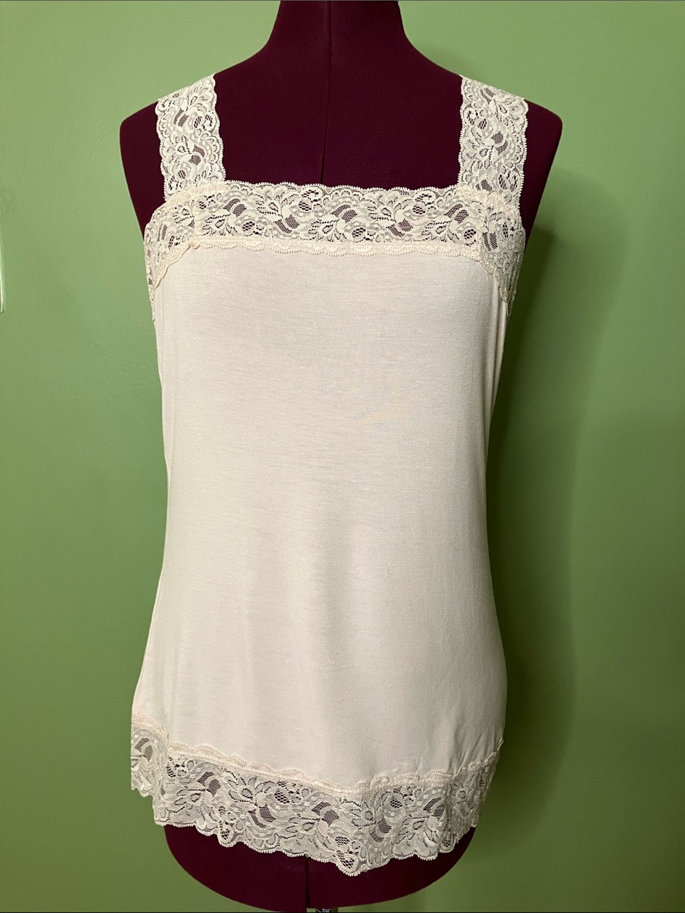 Halogen Cream Lace-Trim Camisole
